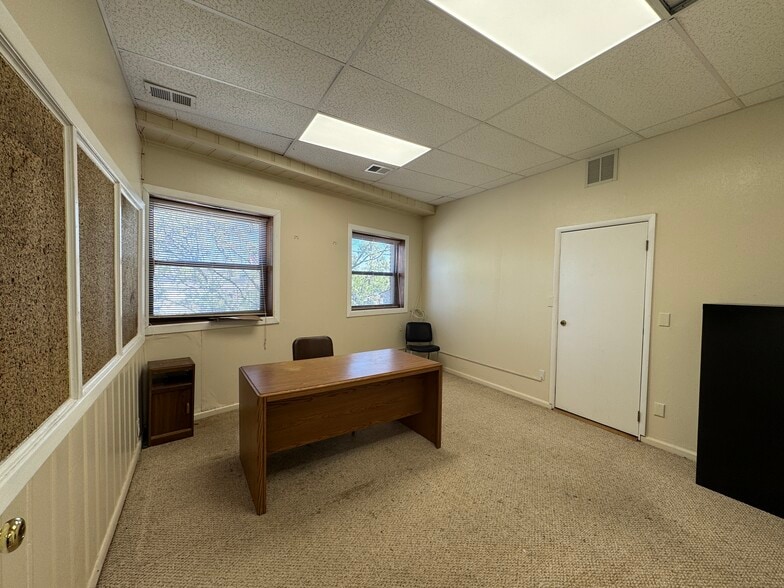 101-109 Wellwood Ave, Lindenhurst, NY for lease - Building Photo - Image 3 of 12