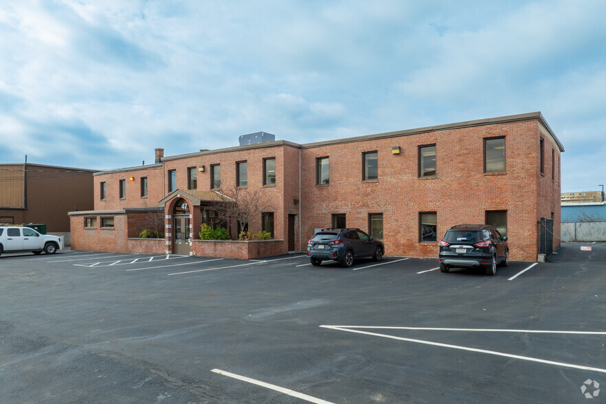 47 Hall St, Medford, MA for lease - Building Photo - Image 1 of 8