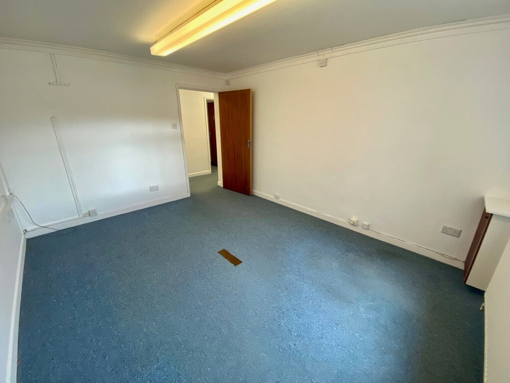 36 Queens Rd, Newbury for lease Interior Photo- Image 1 of 2