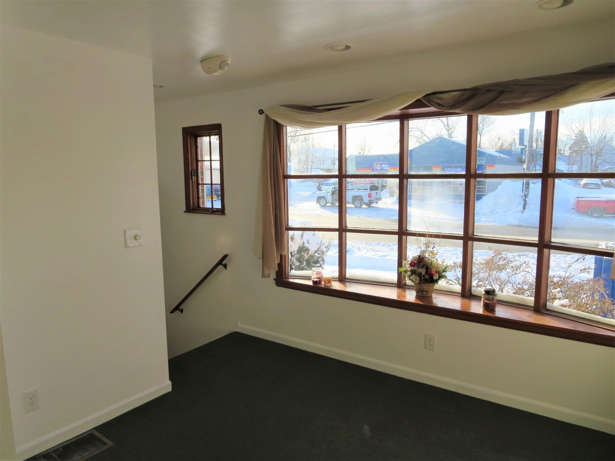 1198 Ridge Rd, Buffalo, NY for sale Interior Photo- Image 1 of 1