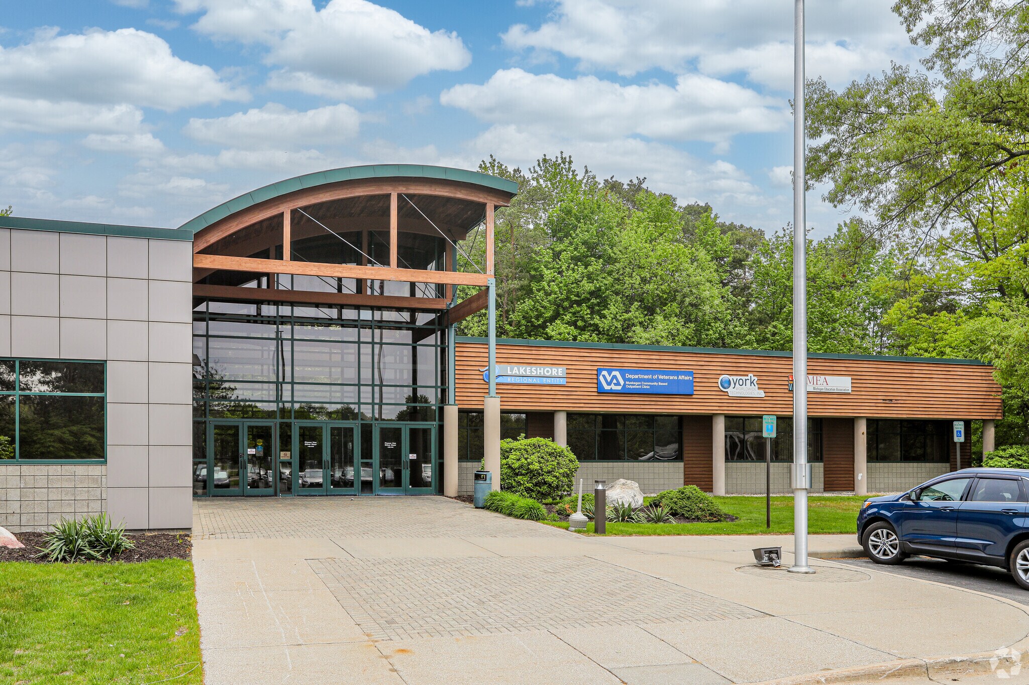 5000 Hakes Dr, Muskegon, MI for sale Primary Photo- Image 1 of 6