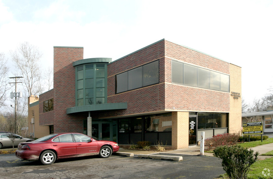 32316 Grand River Ave, Farmington Hills, MI for lease - Building Photo - Image 2 of 6