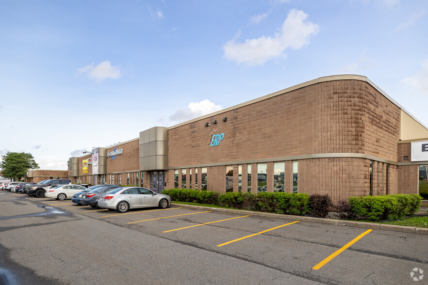 3200-3240 Aut Laval W, Laval, QC for lease - Primary Photo - Image 1 of 4