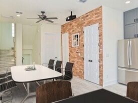 802 Lydia St, Austin, TX for lease - Interior Photo - Image 2 of 8