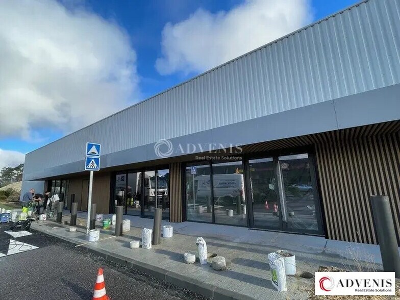 Retail in Biganos for lease - Building Photo - Image 1 of 4
