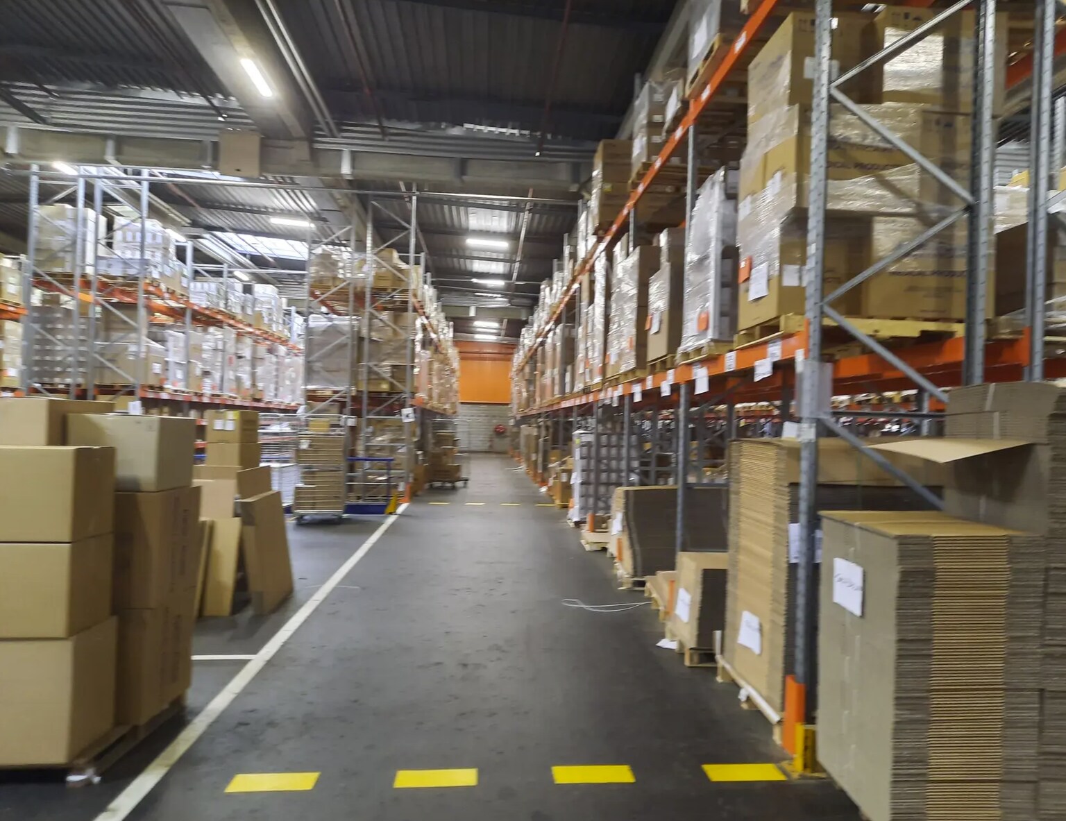 Industrial in Villejust for lease Interior Photo- Image 1 of 3