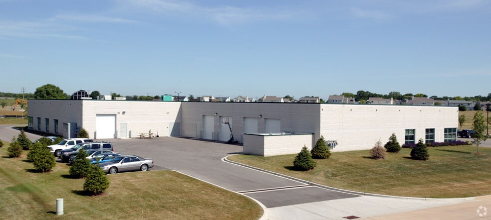 N56W24879 N Corporate Cir, Sussex, WI for sale - Building Photo - Image 2 of 4