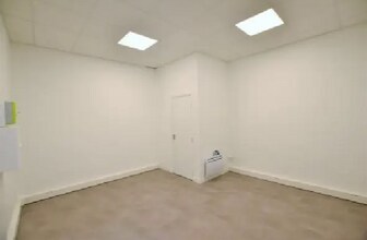 Office in Paris for lease Interior Photo- Image 2 of 3