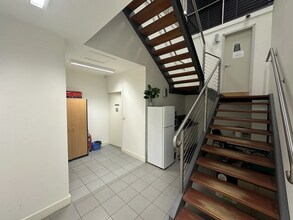 9 Rocklea Dr, Port Melbourne for lease Interior Photo- Image 2 of 7