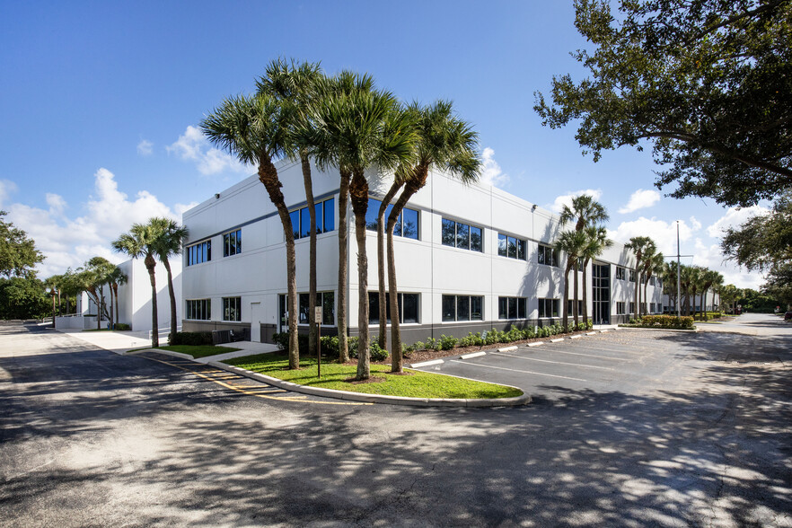 6500 Park of Commerce Blvd, Boca Raton, FL for lease - Building Photo - Image 1 of 8