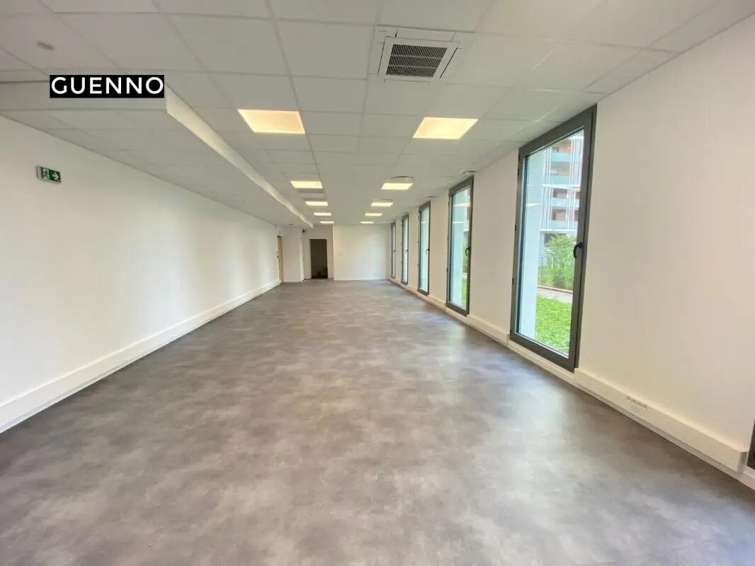Office in Cesson-Sévigné for lease Interior Photo- Image 1 of 3