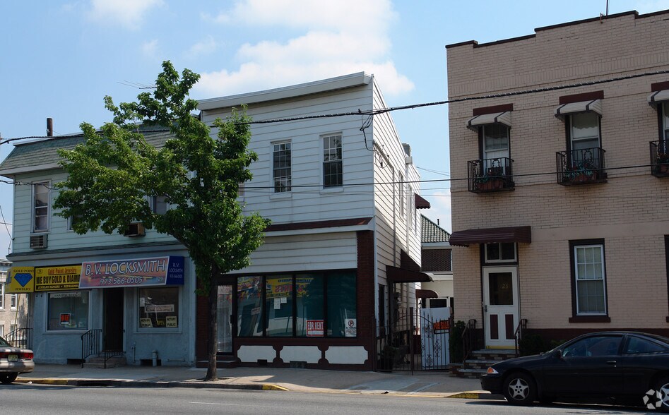 27 Bloomfield Ave, Bloomfield, NJ for sale - Building Photo - Image 1 of 1