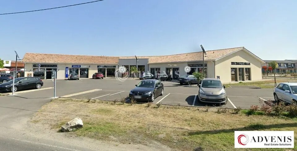Retail in Cavignac for lease - Building Photo - Image 2 of 7