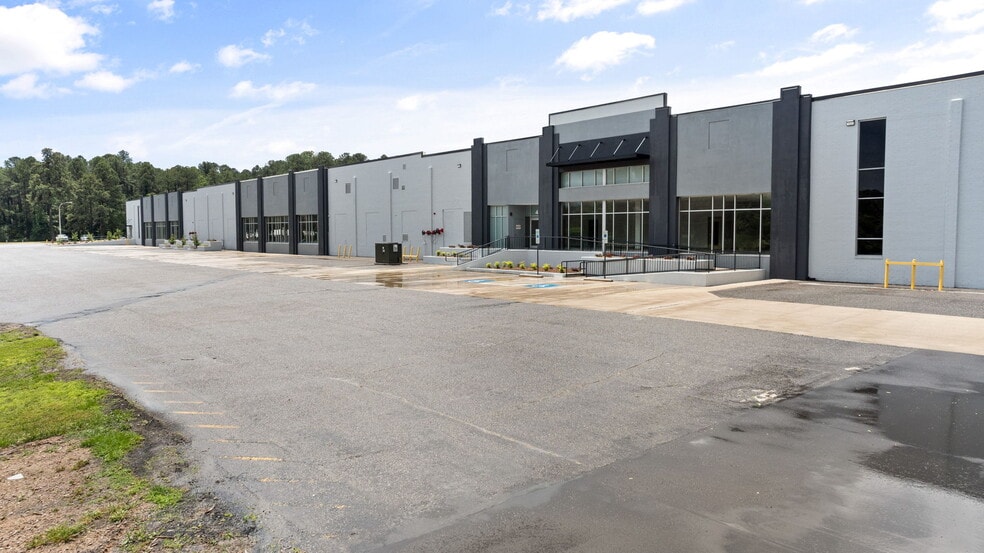 4102 S Miami Blvd, Durham, NC for lease - Building Photo - Image 1 of 2