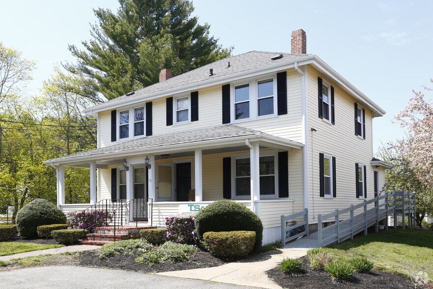 19 Mattakeesett St, Pembroke, MA 02359