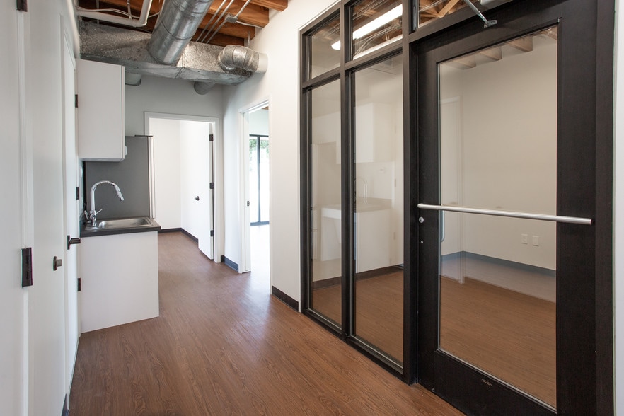 1800 W Bowie St, Fort Worth, TX for lease - Interior Photo - Image 3 of 11