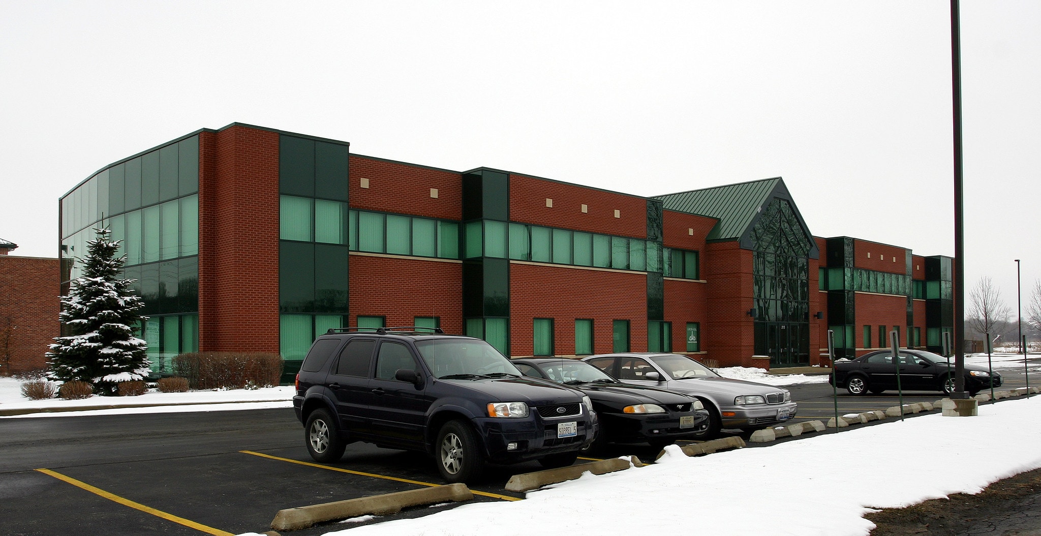 213 Front St, Mchenry, IL for lease Primary Photo- Image 1 of 6