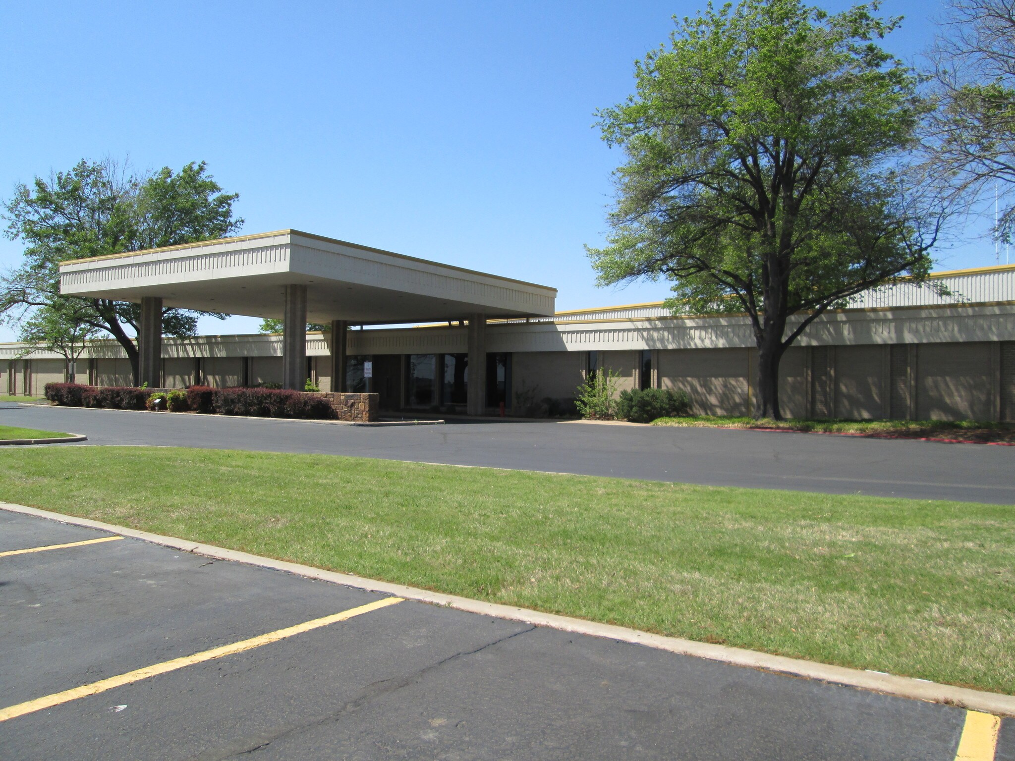 11333 E Pine St, Tulsa, OK 74116 Industrial Space for Lease