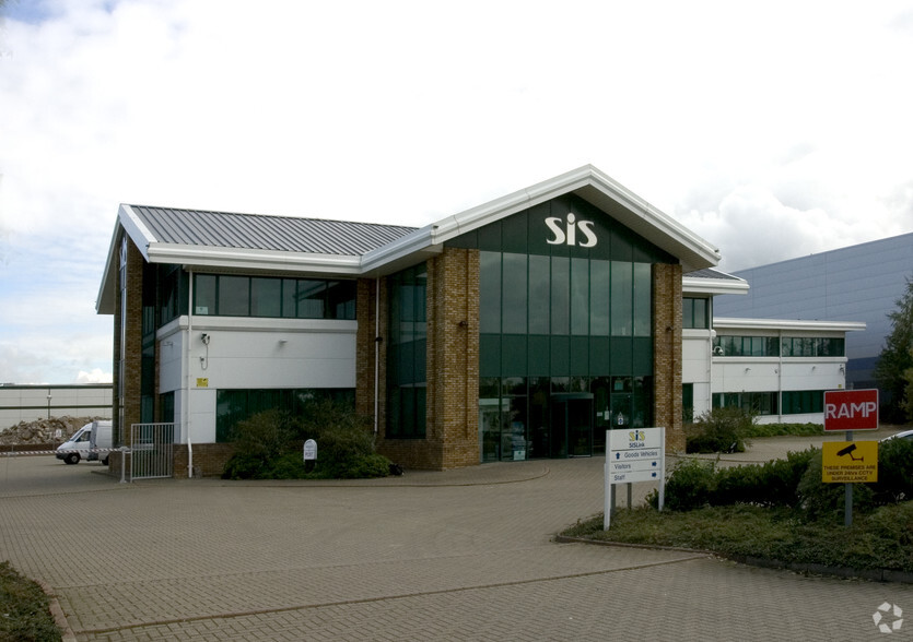 9-12 Canons Rd, Milton Keynes for lease - Building Photo - Image 2 of 13