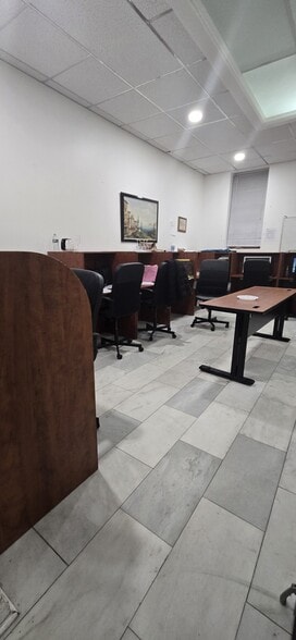 9215 Roosevelt Ave, Jackson Heights, NY for lease - Building Photo - Image 3 of 6