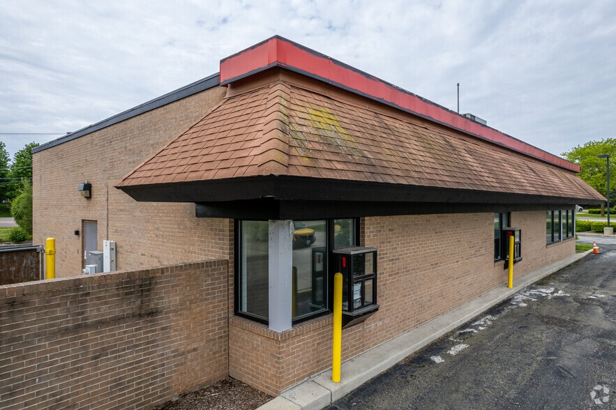 920 Lake St, Roselle, IL for lease - Building Photo - Image 3 of 6