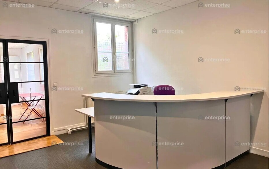 Office in Amiens for lease - Interior Photo - Image 3 of 4