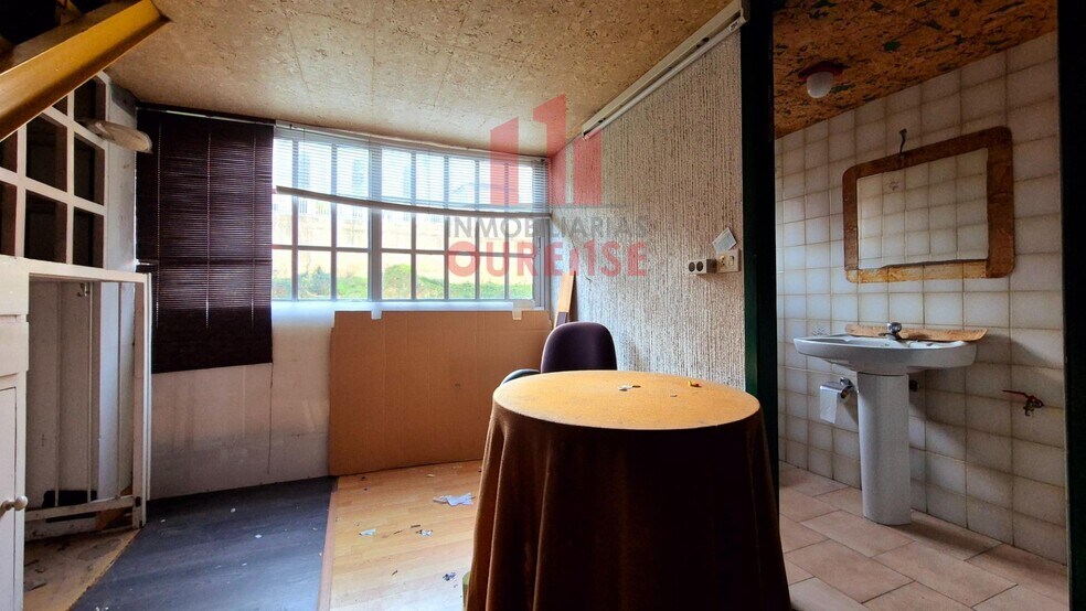 Retail in Ourense, Orense for lease - Building Photo - Image 2 of 8