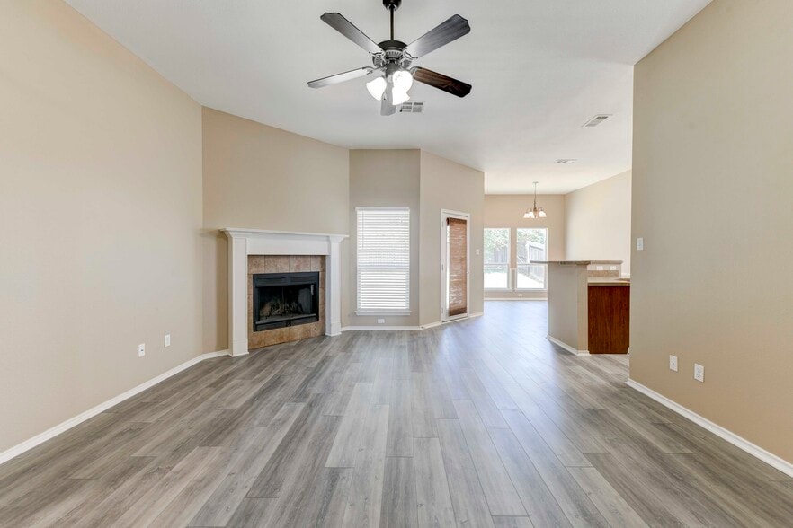 Killeen-Temple Portfolio portfolio of 6 properties for sale on LoopNet.com - Building Photo - Image 3 of 53