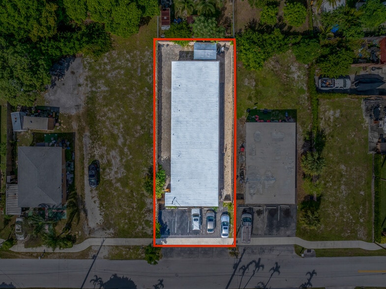 223 SW 5th Ct, Deerfield Beach, FL for sale - Building Photo - Image 3 of 28