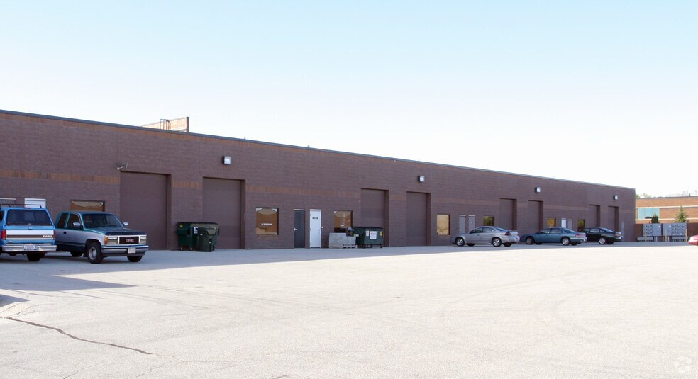 1020 James Dr, Hartland, WI for lease - Building Photo - Image 2 of 21