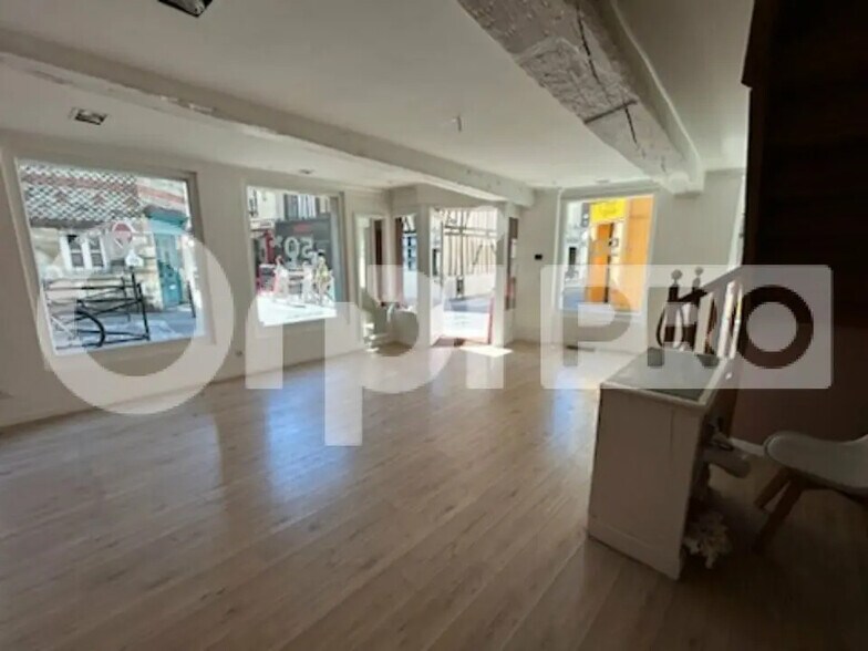 Retail in Compiègne for lease - Building Photo - Image 3 of 4