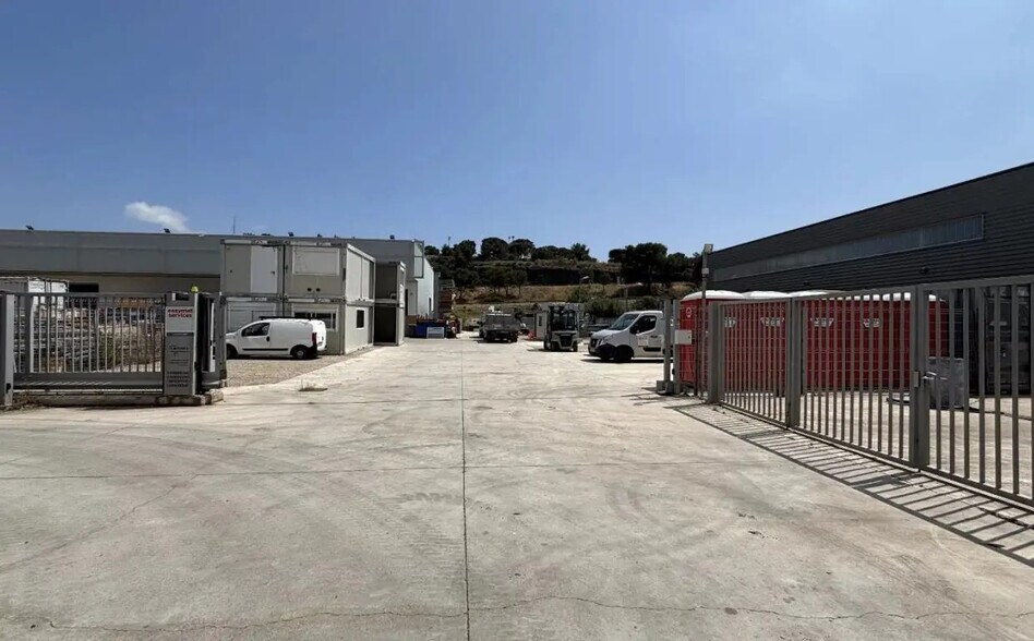 Industrial in Fréjus for lease - Building Photo - Image 1 of 4