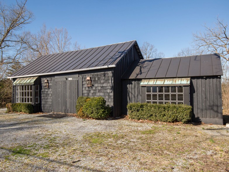1133 Bishop Meade Rd, Millwood, VA for sale - Building Photo - Image 1 of 1