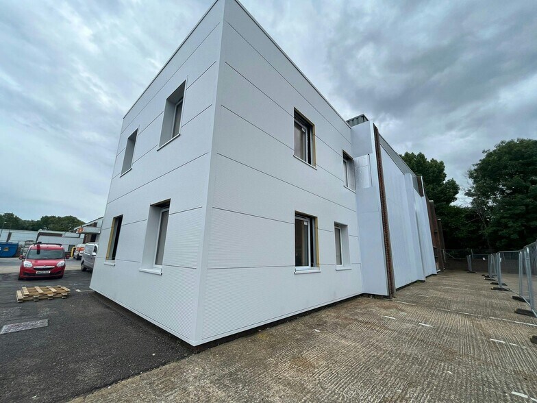 Saxon Way, West Drayton for lease - Building Photo - Image 3 of 5