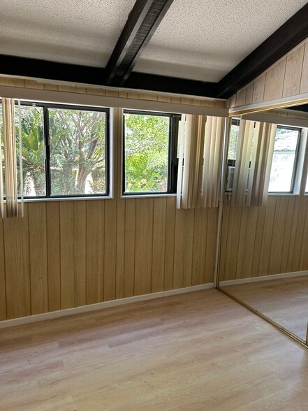 25071 Monroe Ave, Murrieta, CA for sale - Interior Photo - Image 3 of 21