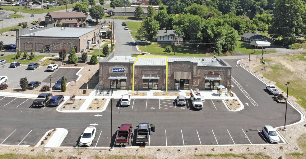 1025 Rockford St, Mount Airy, NC for lease - Building Photo - Image 1 of 2