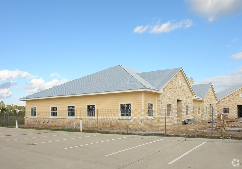 33300 Egypt Ln, Magnolia, TX for lease - Building Photo - Image 2 of 3