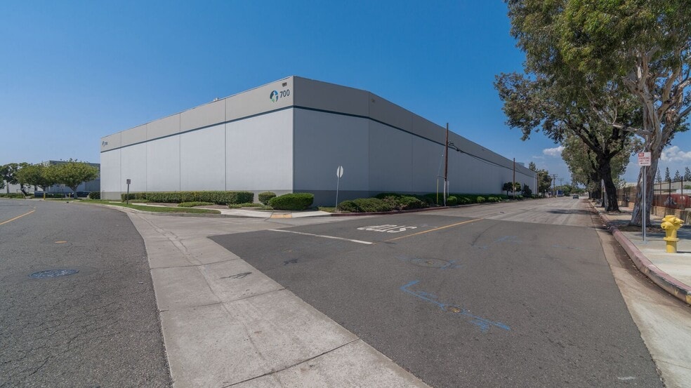 700-710 Union St, Montebello, CA for lease - Building Photo - Image 2 of 8