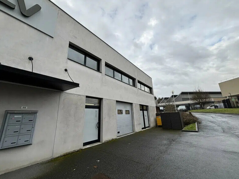 Flex in Limas for lease - Building Photo - Image 2 of 2