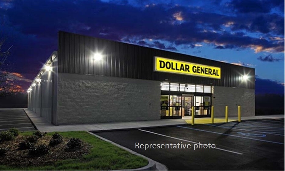 135 N Main St, Lobelville, TN 37097