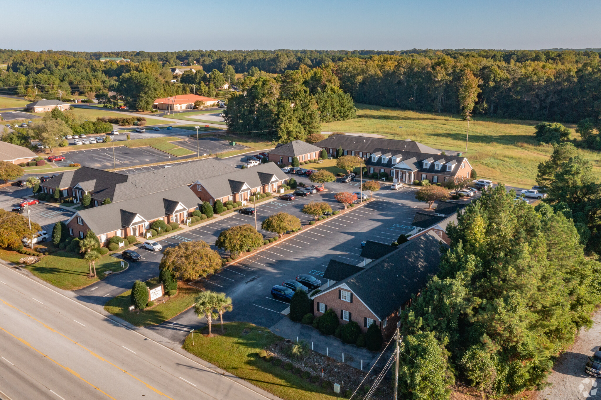 700 Plaza Cir, Clinton, SC for lease Building Photo- Image 1 of 5