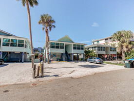 235-245 Mango St, Fort Myers FL - Motel