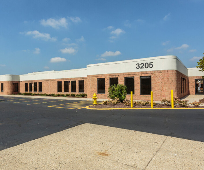 3227 N Wilke Rd, Arlington Heights, IL for lease - Building Photo - Image 3 of 7