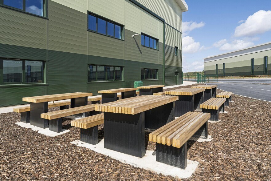 Aveling Way, Worksop for lease - Building Photo - Image 3 of 10