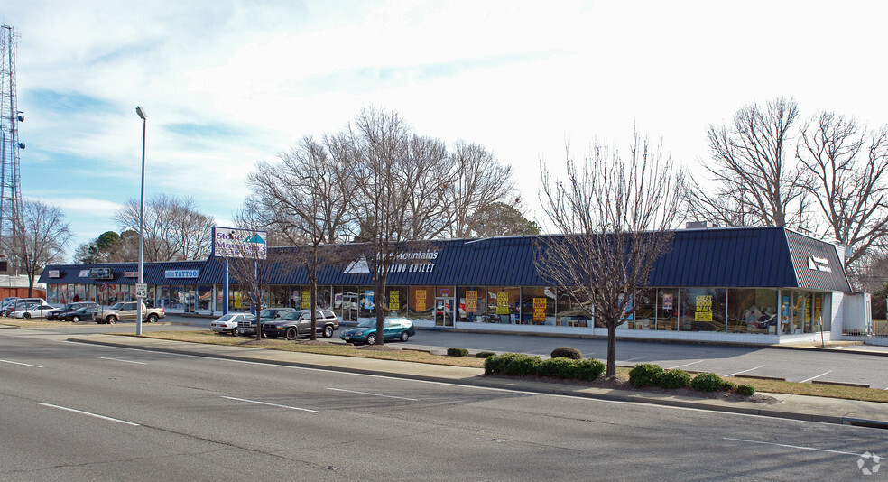 5005-5015 W Mercury Blvd, Newport News, VA for lease - Building Photo - Image 1 of 6