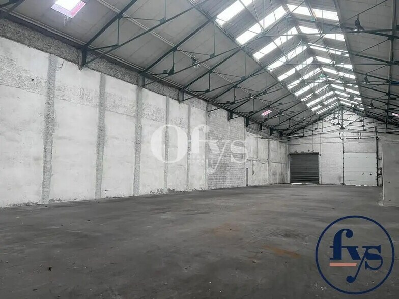 Flex in Lyon for sale - Building Photo - Image 2 of 9