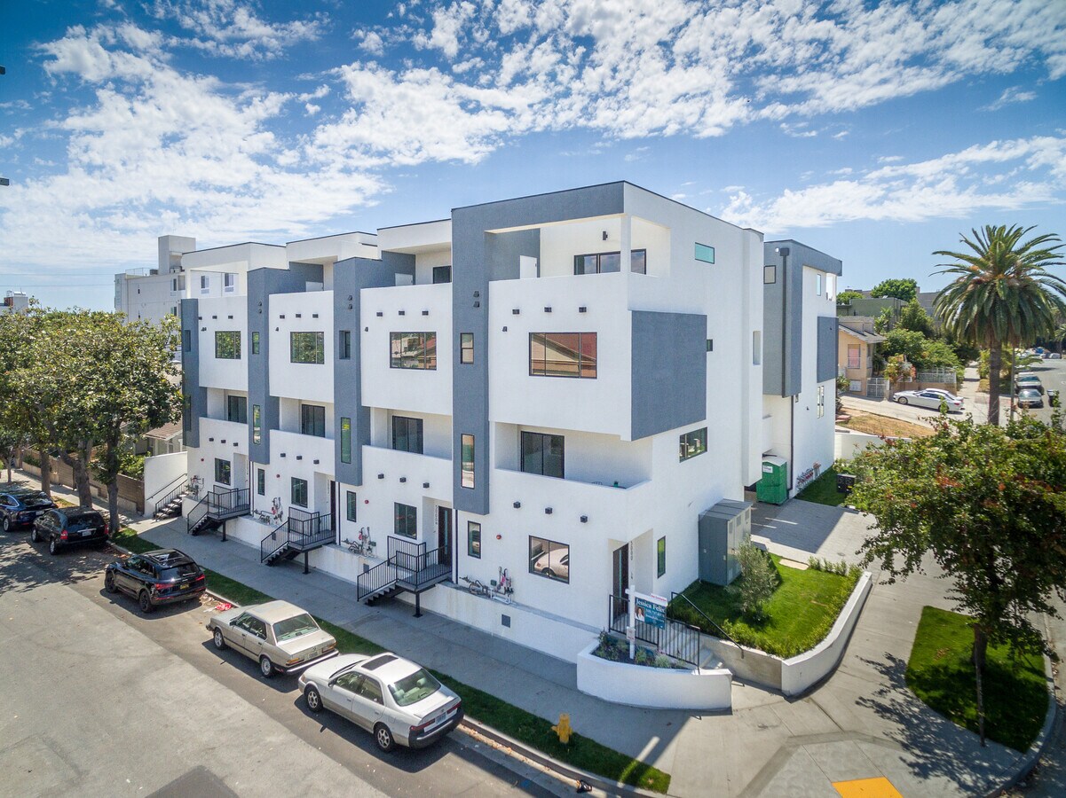 5000 W Maplewood Ave, Los Angeles, CA 90004