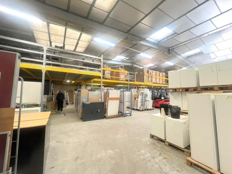 Industrial in Aulnay-sur-Mauldre for sale - Interior Photo - Image 2 of 9