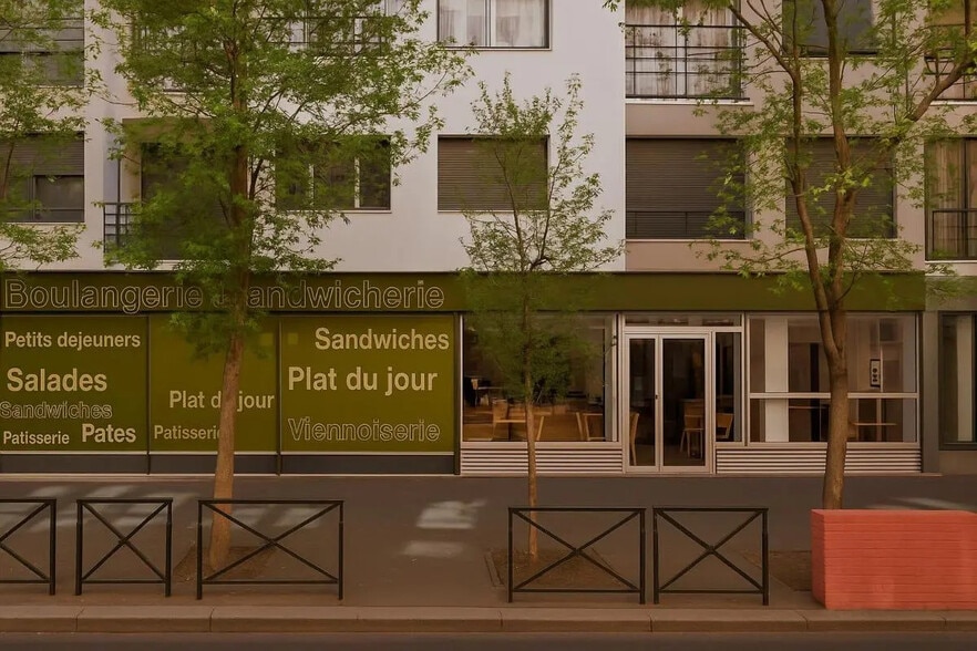 Retail in Levallois-Perret for lease - Building Photo - Image 1 of 2