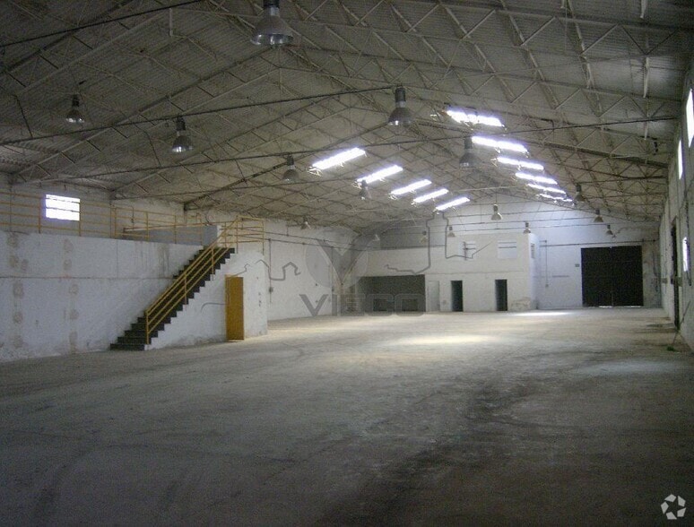 Industrial in Cuenca, Cuenca for lease - Primary Photo - Image 1 of 6